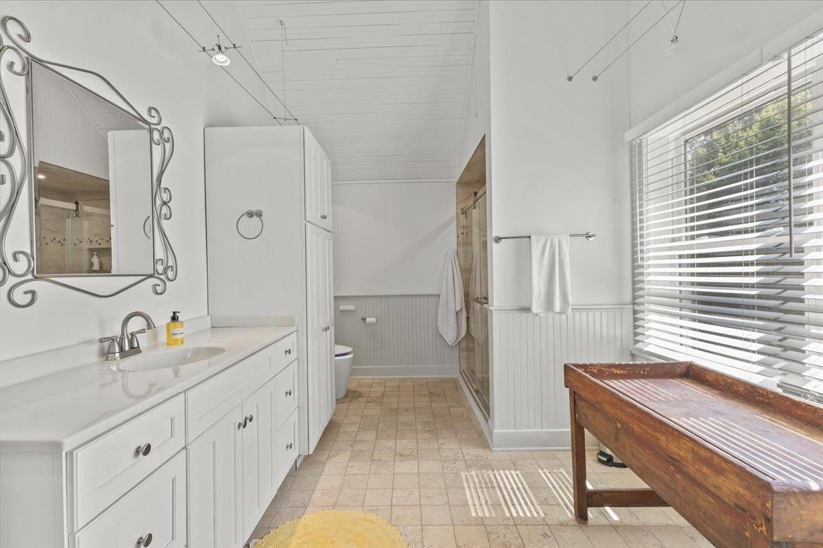 Stowe, Vermont, 05672, United States, 4 Bedrooms Bedrooms, ,3 BathroomsBathrooms,Residential,For Sale,1890997