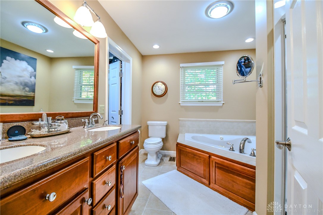 Washington Twp, Ohio, 45458, United States, 4 Bedrooms Bedrooms, ,4 BathroomsBathrooms,Residential,For Sale,1987558