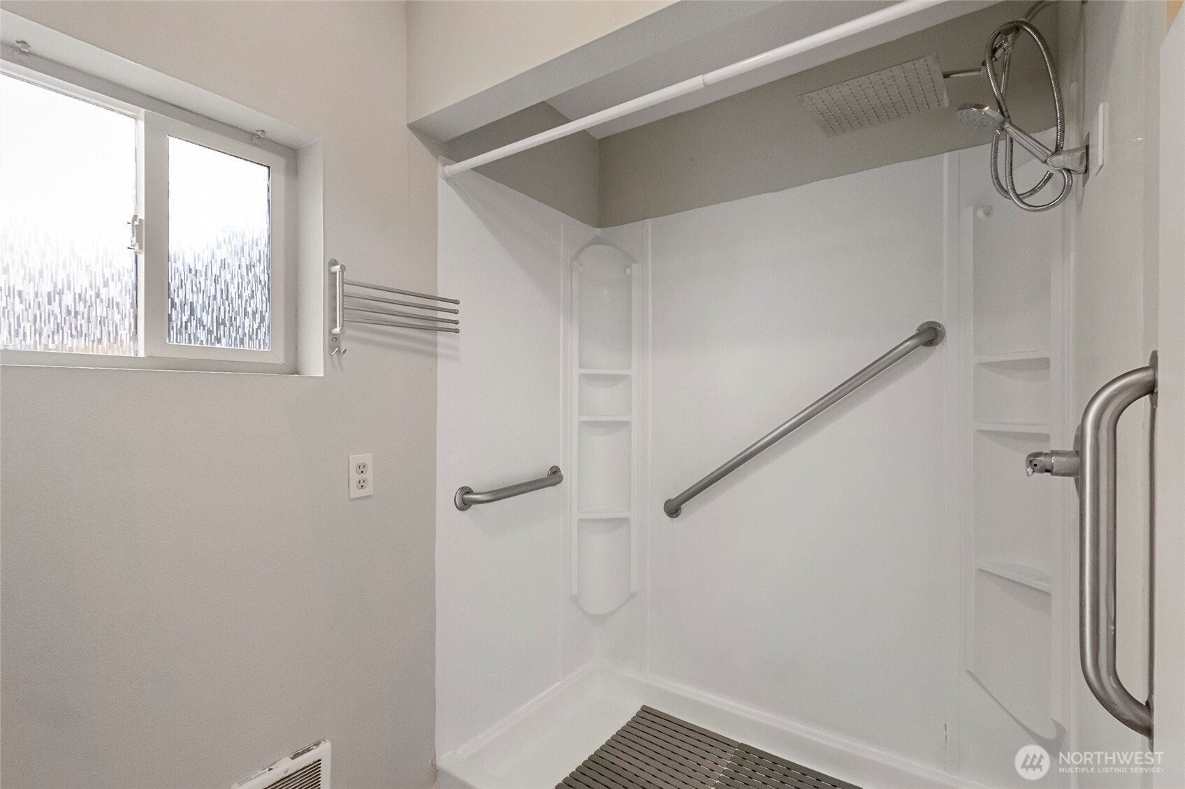 Ferndale, Washington, 98248, United States, 6 Bedrooms Bedrooms, ,2 BathroomsBathrooms,Residential,For Sale,1921640