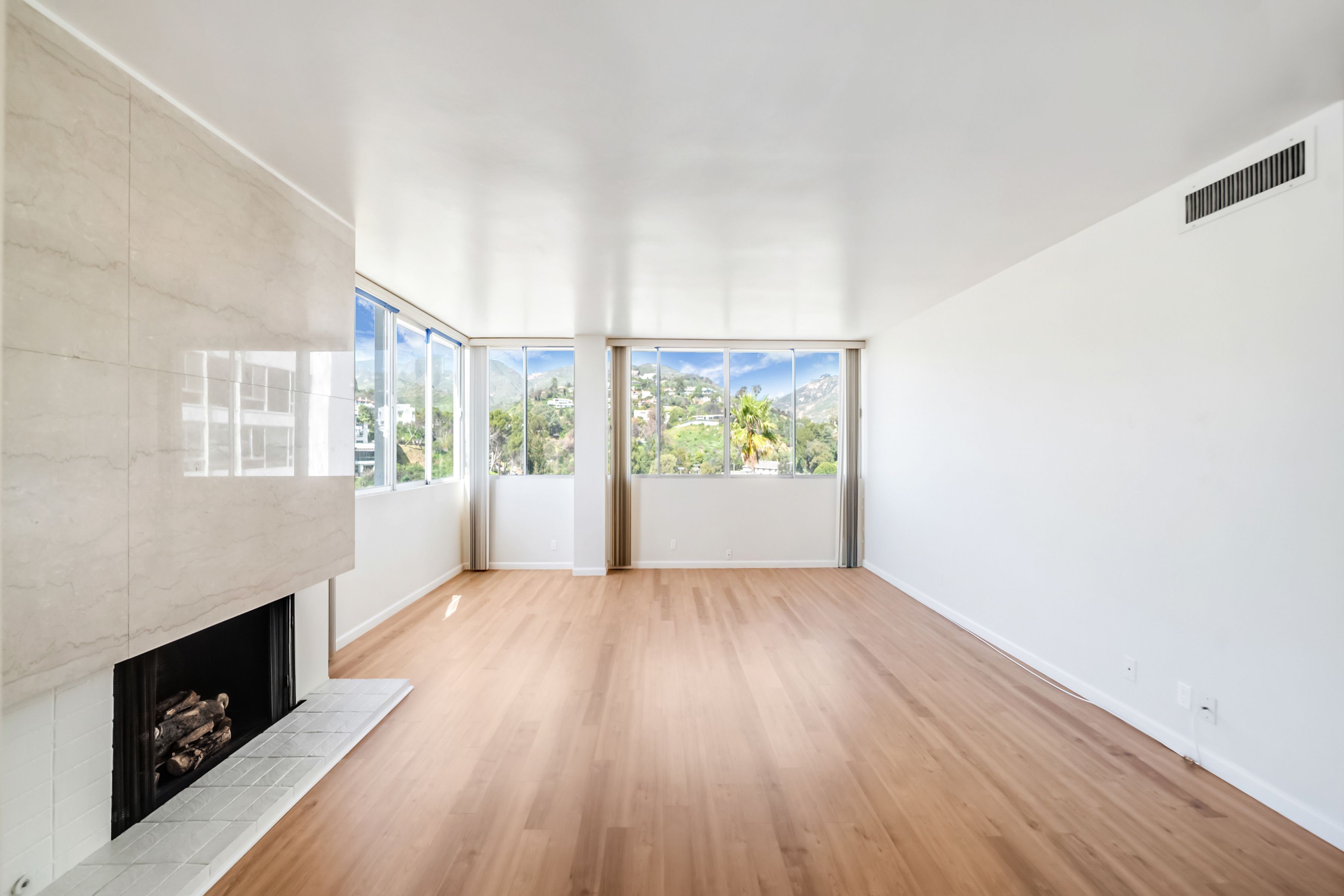  17350  W Sunset Blvd - 物件實景