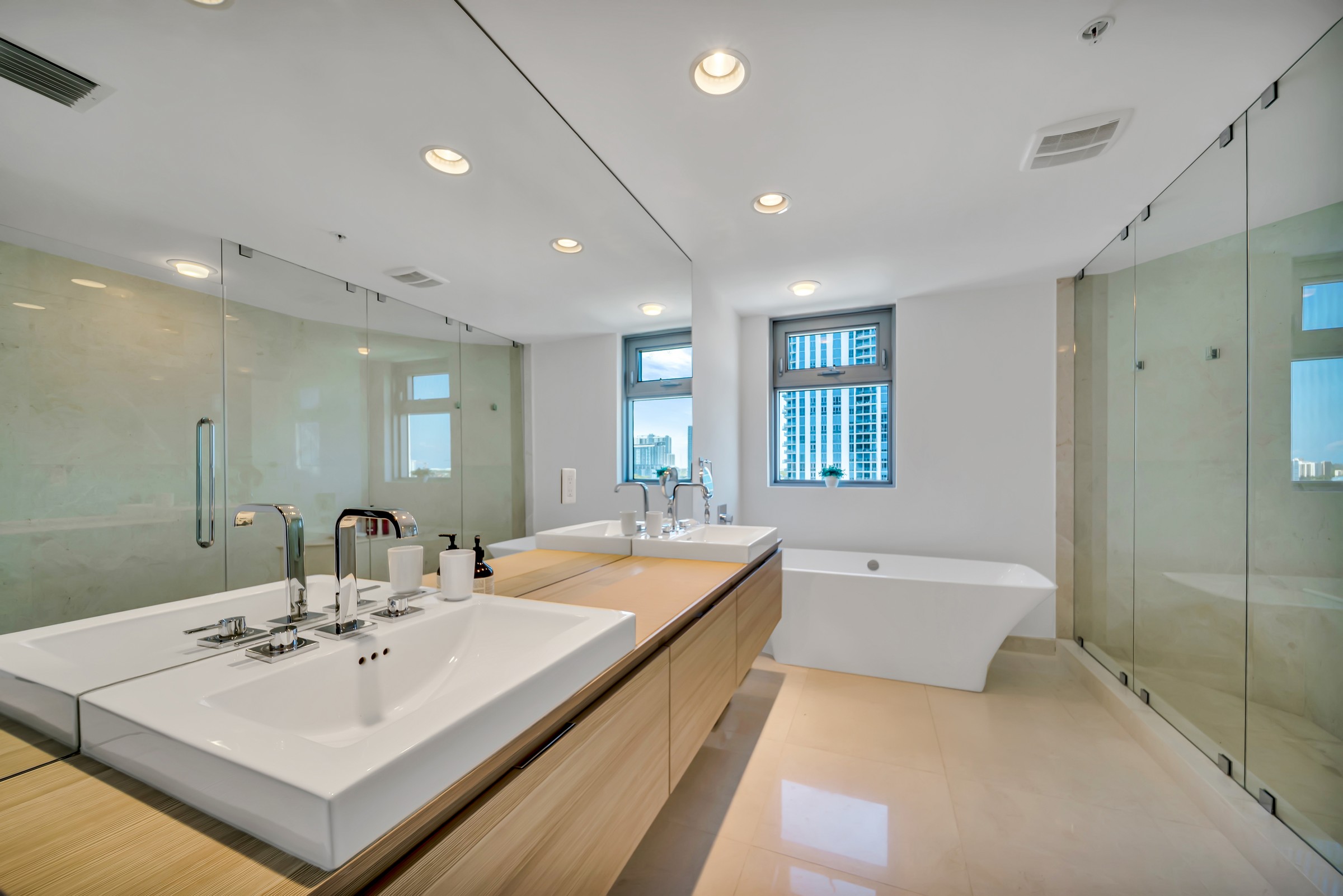  17301 Biscayne Blvd, North Miami Beach, FL, 33160 - 物件實景