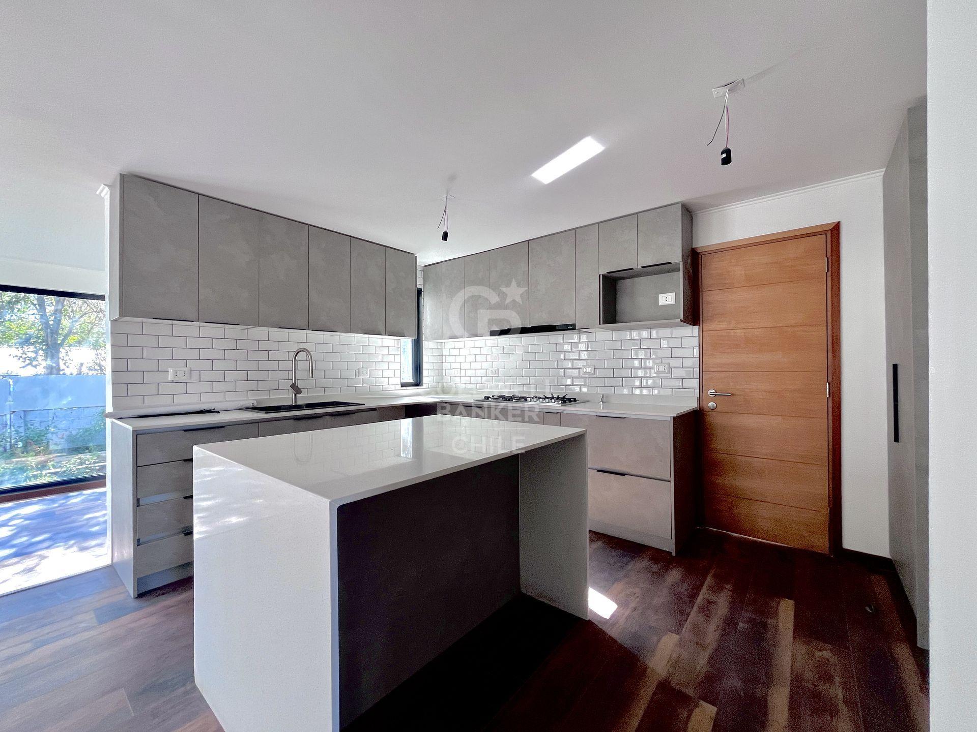 Vitacura, Chile, 3 Bedrooms Bedrooms, ,4 BathroomsBathrooms,Residential,For Sale,1898665