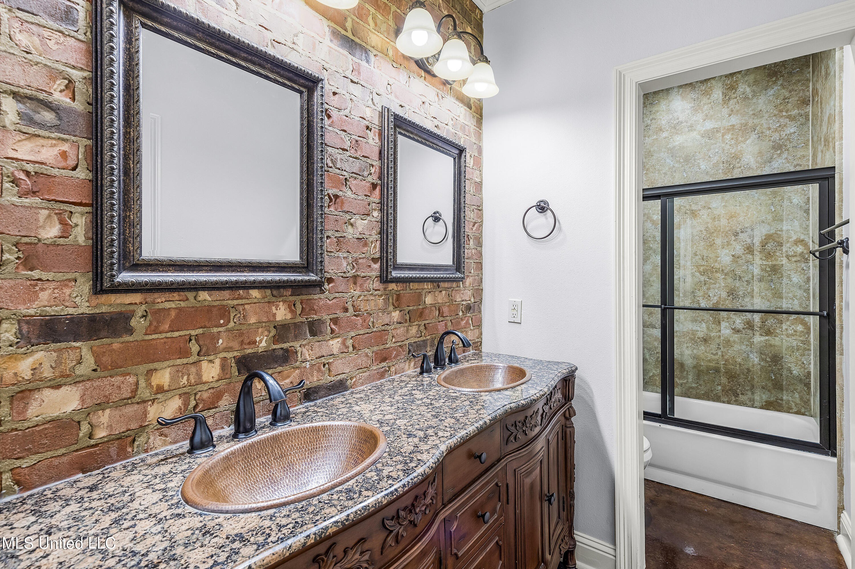 Ocean Springs, Mississippi, 39564, United States, 4 Bedrooms Bedrooms, ,3 BathroomsBathrooms,Residential,For Sale,1978241