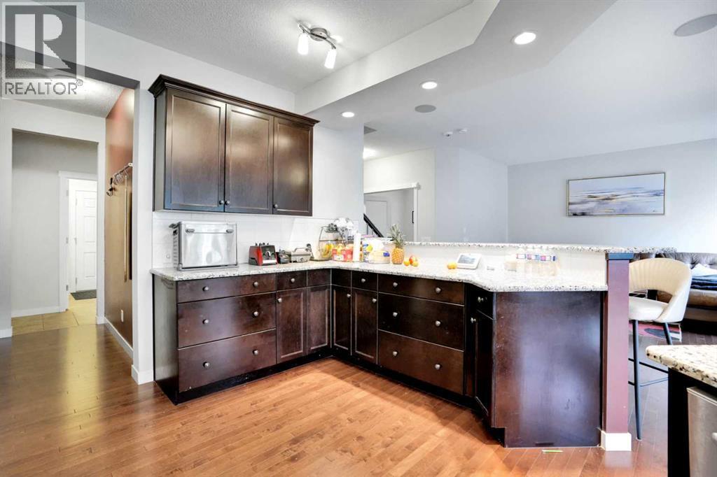 CALGARY, Alberta, T2X 0J7, CA, 3 Bedrooms Bedrooms, ,2 BathroomsBathrooms,Residential,For Sale,1947364