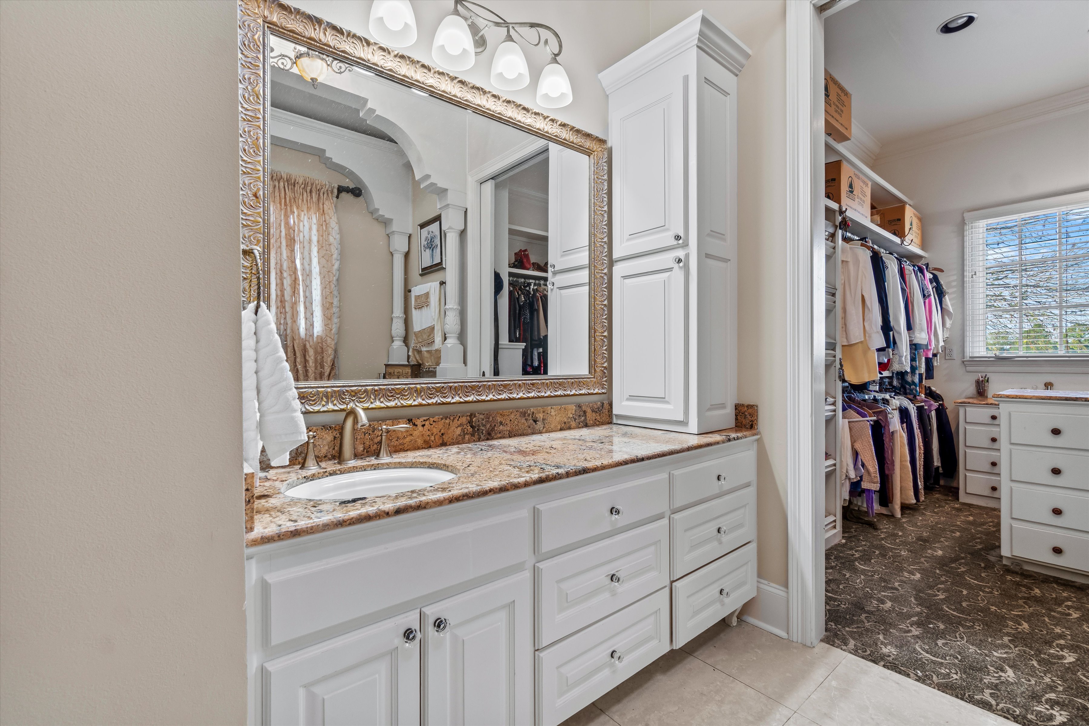 Baton Rouge, Louisiana, 70810, United States, 5 Bedrooms Bedrooms, ,6 BathroomsBathrooms,Residential,For Sale,2002046