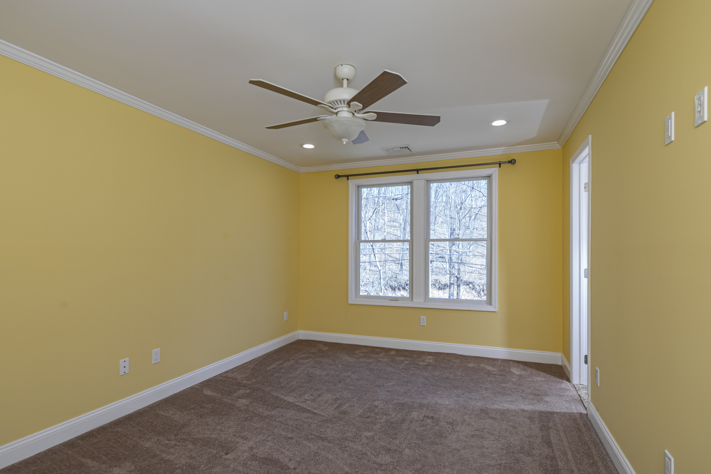  Tranquil Custom Home in a Serene Wooded Section of Skillman - 物件實景