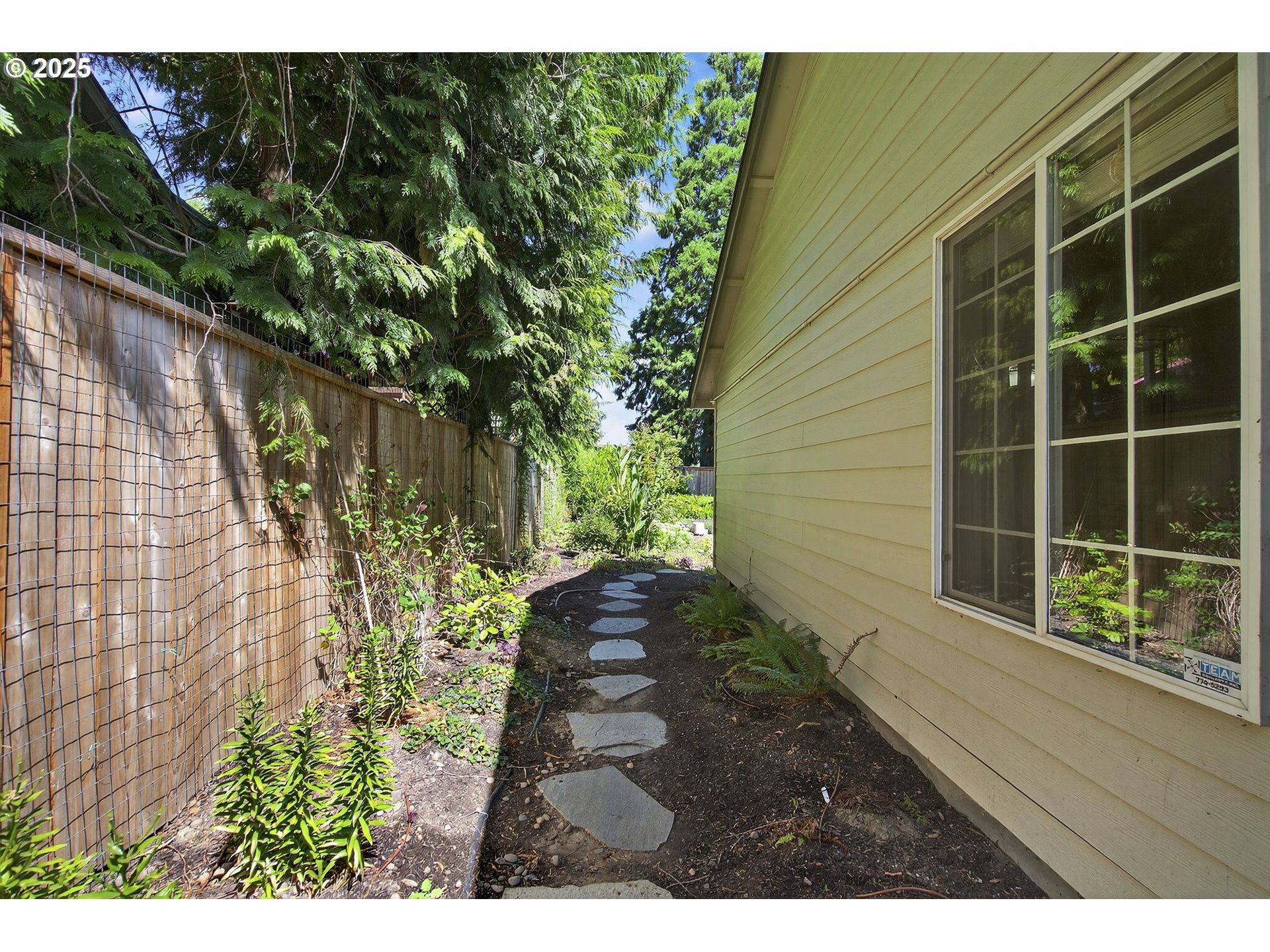 Dundee, Oregon, 97115, United States, 3 Bedrooms Bedrooms, ,2 BathroomsBathrooms,Residential,For Sale,1903917