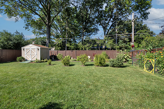 Des Plaines, Illinois, 60016, United States, 3 Bedrooms Bedrooms, ,3 BathroomsBathrooms,Residential,For Sale,2003071