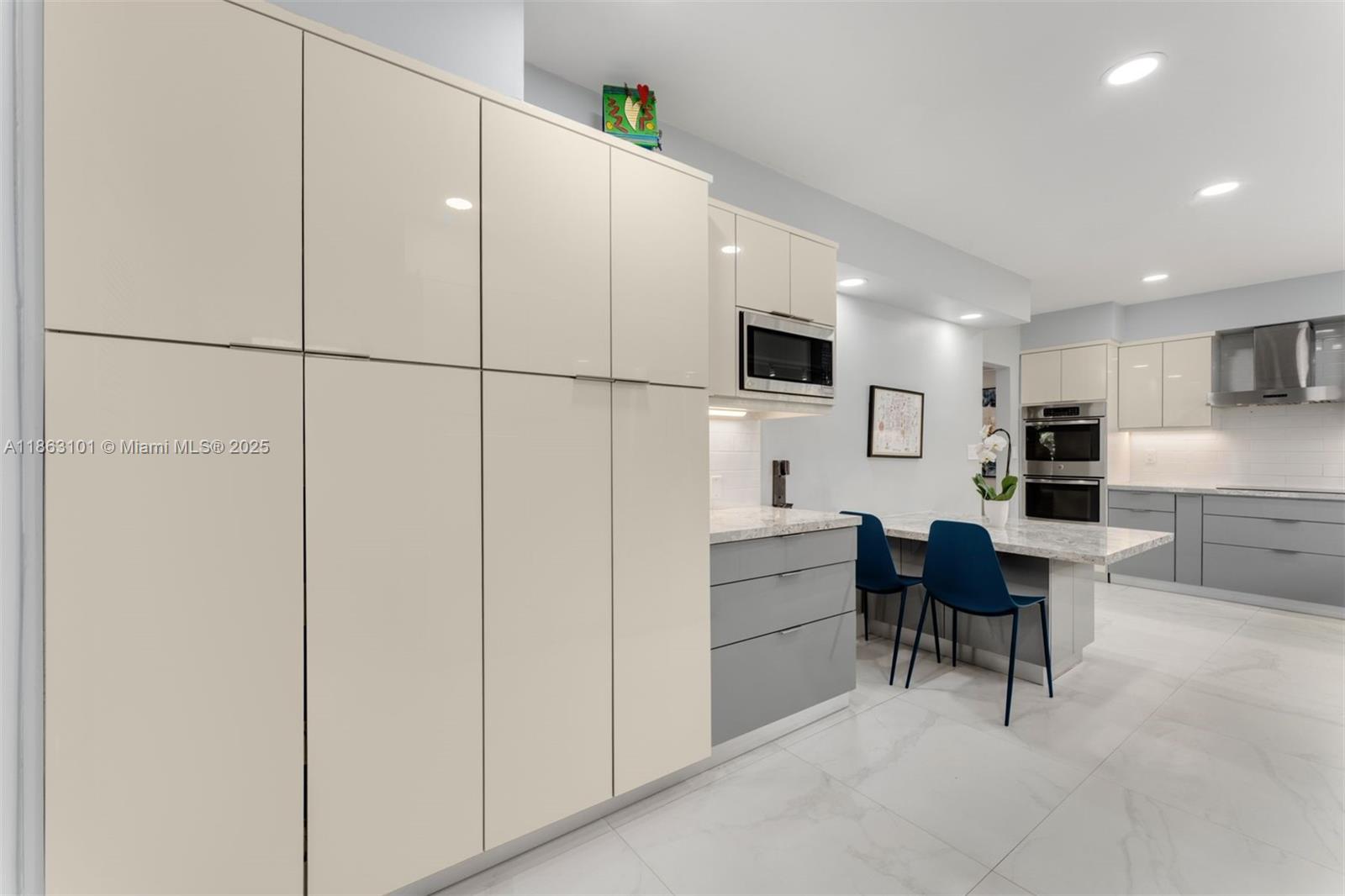 Miami Beach, Florida, 33141, United States, 3 Bedrooms Bedrooms, ,2 BathroomsBathrooms,Residential,For Sale,1927176