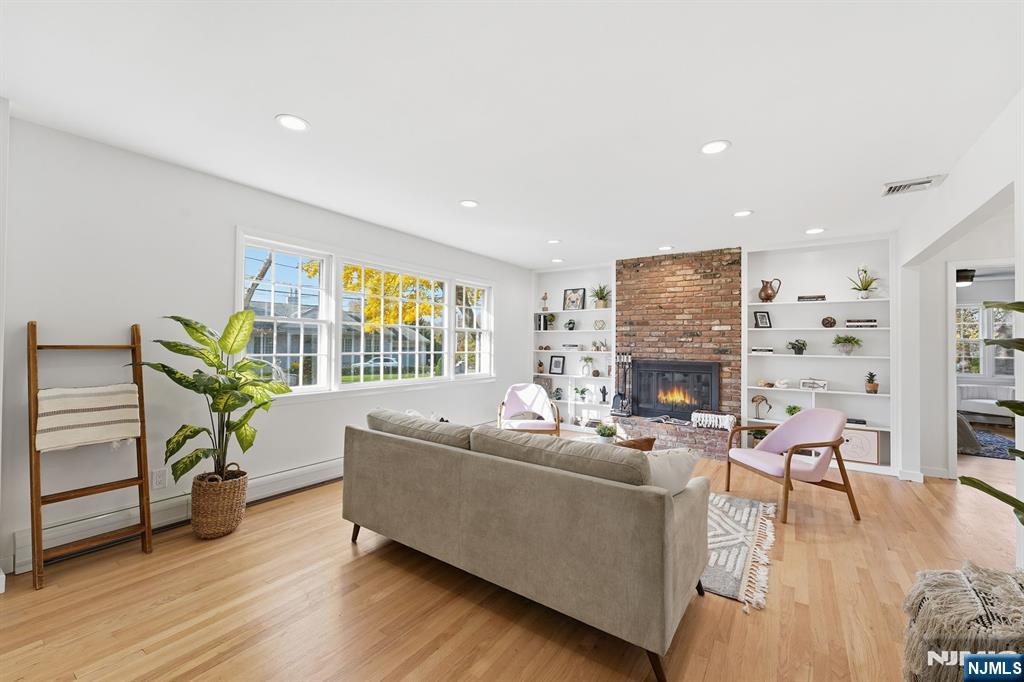 Twp of Washington, New Jersey, 07676, United States, 5 Bedrooms Bedrooms, ,3 BathroomsBathrooms,Residential,For Sale,1989508