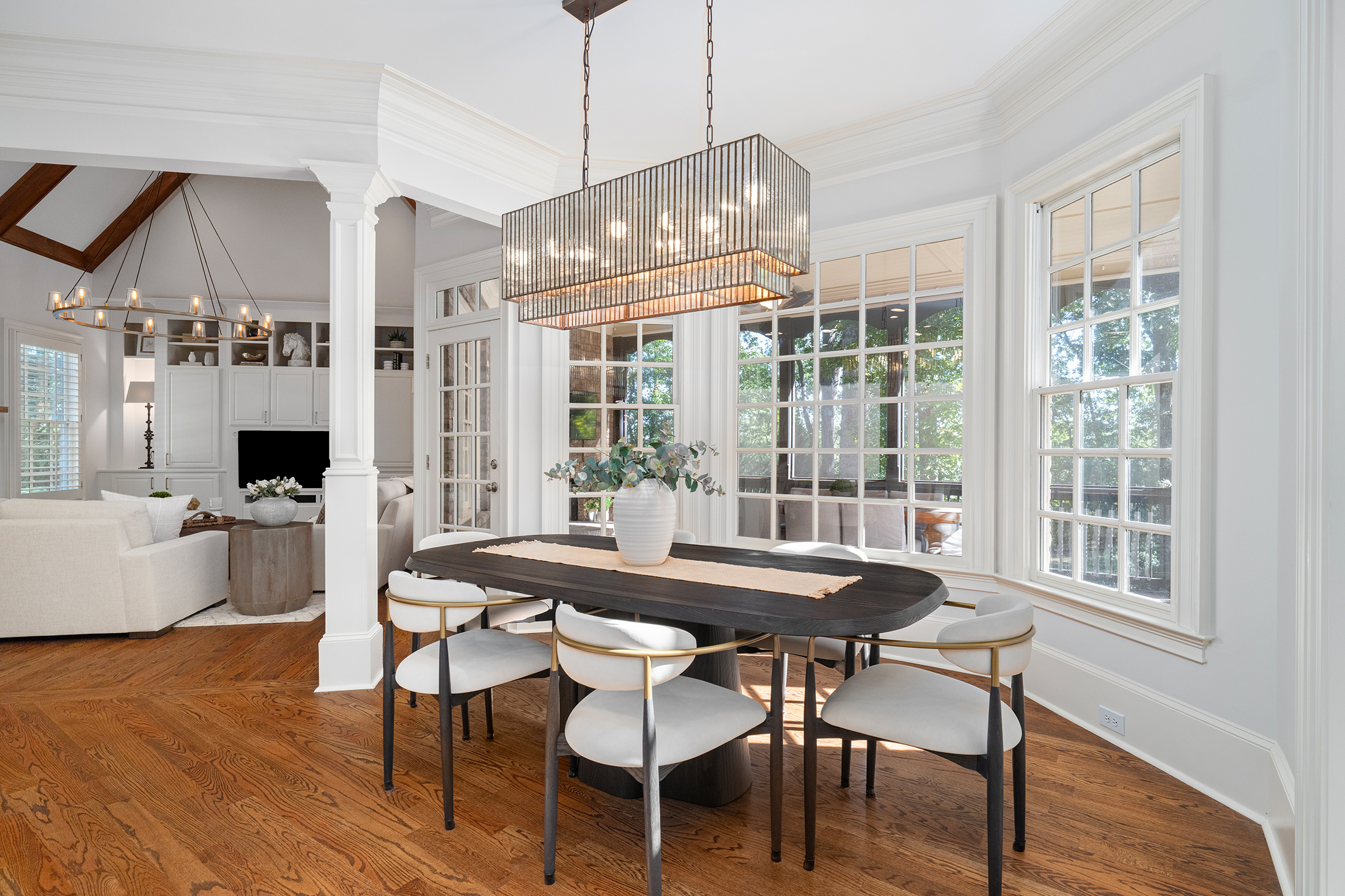  Located Within the Gated Greystone Farms Community in Milton - 物件實景