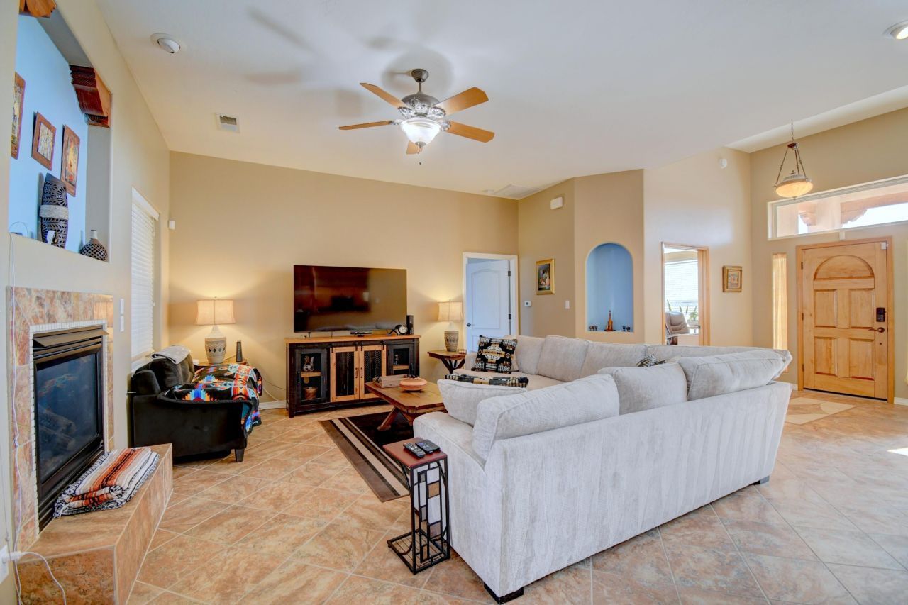 Rio Rancho, New Mexico, 87144, United States, 3 Bedrooms Bedrooms, ,2 BathroomsBathrooms,Residential,For Sale,1993509