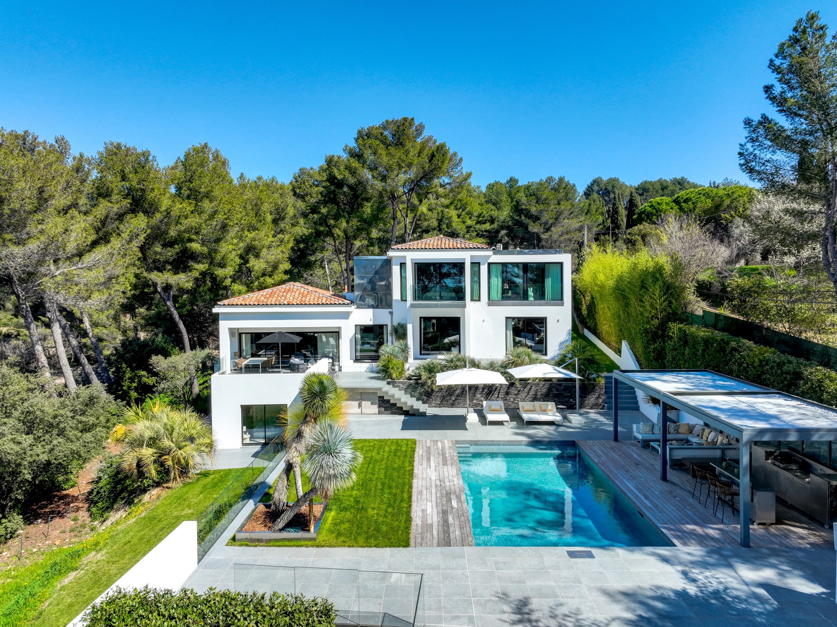  Les Pinchinats — Contemporary Property in a Dominant Position on 7,000 sqm with… - 物件實景