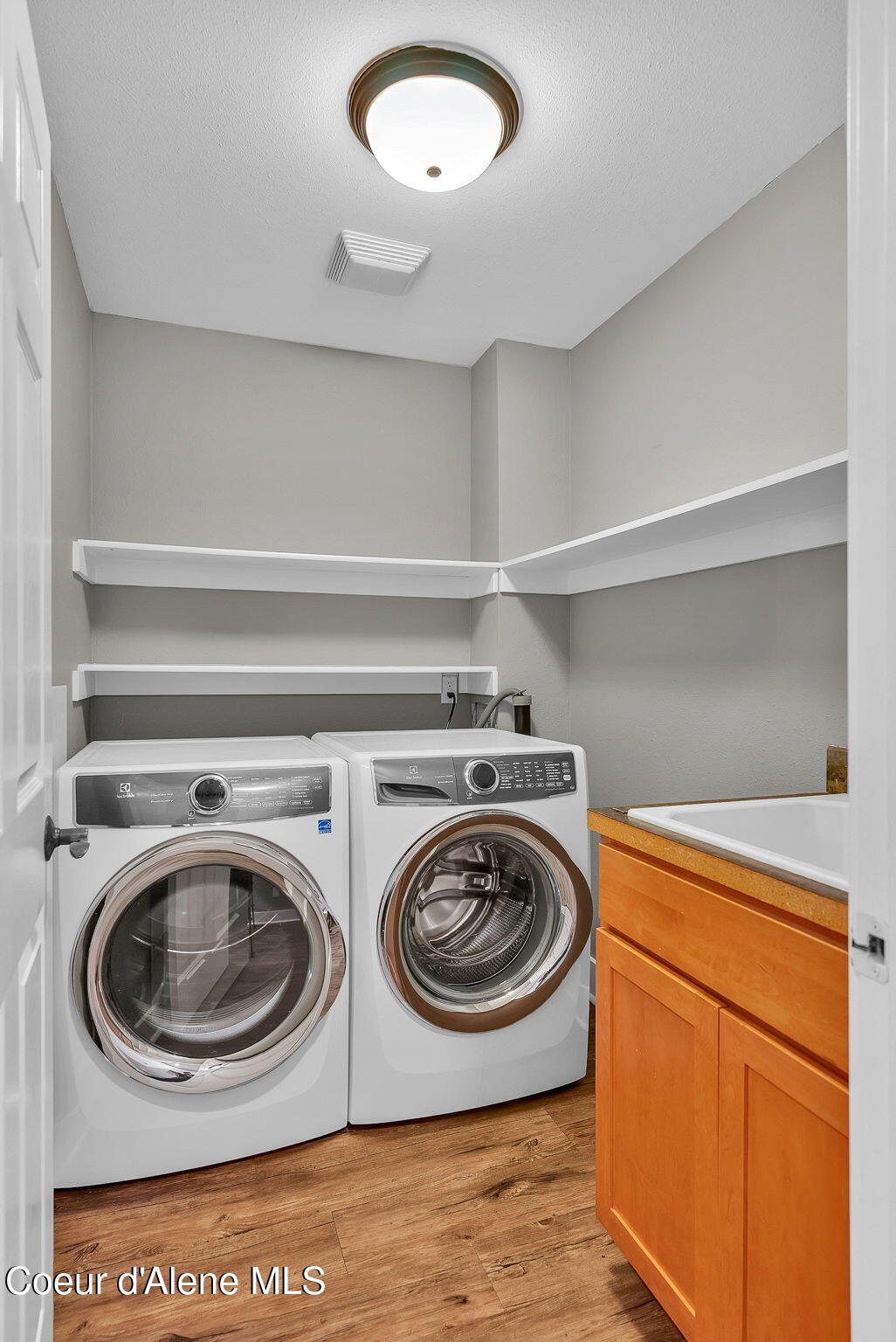 Coeur D'alene, Idaho, 83815, United States, 3 Bedrooms Bedrooms, ,2 BathroomsBathrooms,Residential,For Sale,1965651