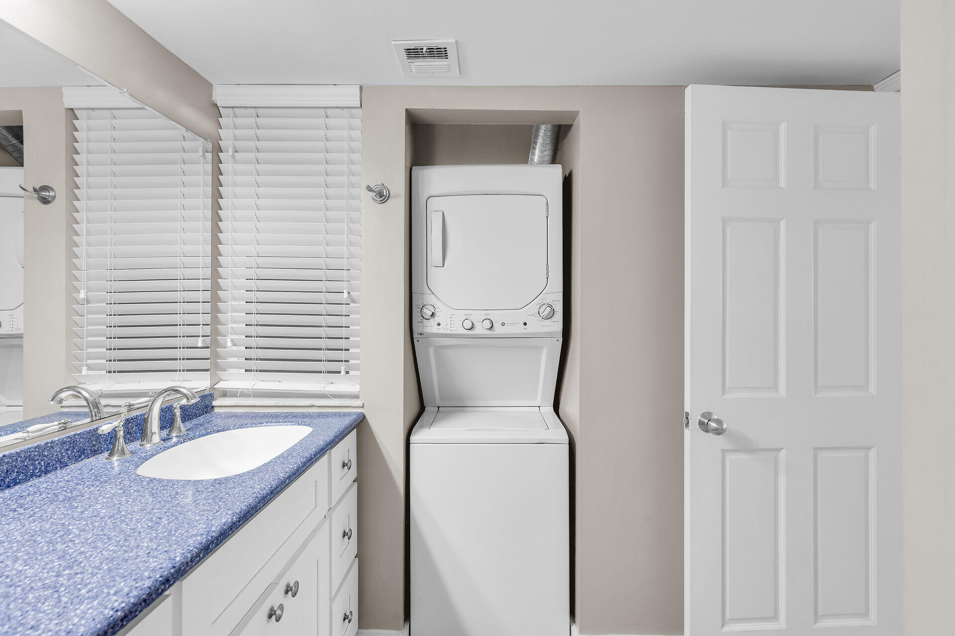 Duck, Florida, 33050, United States, 2 Bedrooms Bedrooms, ,2 BathroomsBathrooms,Residential,For Sale,1940932