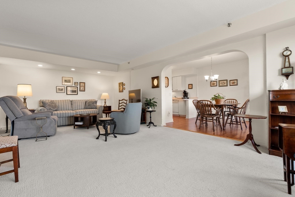 Newton, Massachusetts, 02467, United States, 2 Bedrooms Bedrooms, ,2 BathroomsBathrooms,Residential,For Sale,1987571