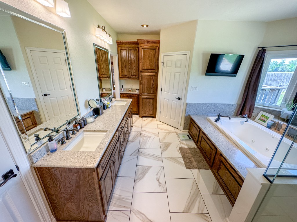 Bloomburg, Texas, 75556, United States, 4 Bedrooms Bedrooms, ,2 BathroomsBathrooms,Residential,For Sale,1789211