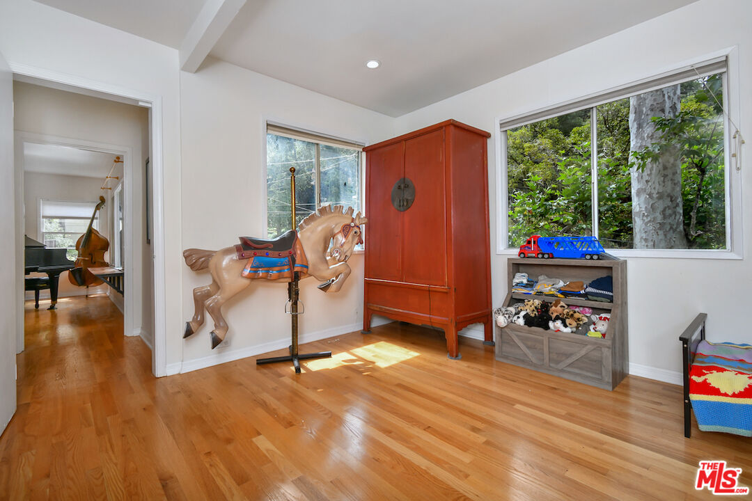 Los Angeles, California, 90077, United States, 3 Bedrooms Bedrooms, ,2 BathroomsBathrooms,Residential,For Sale,1901054