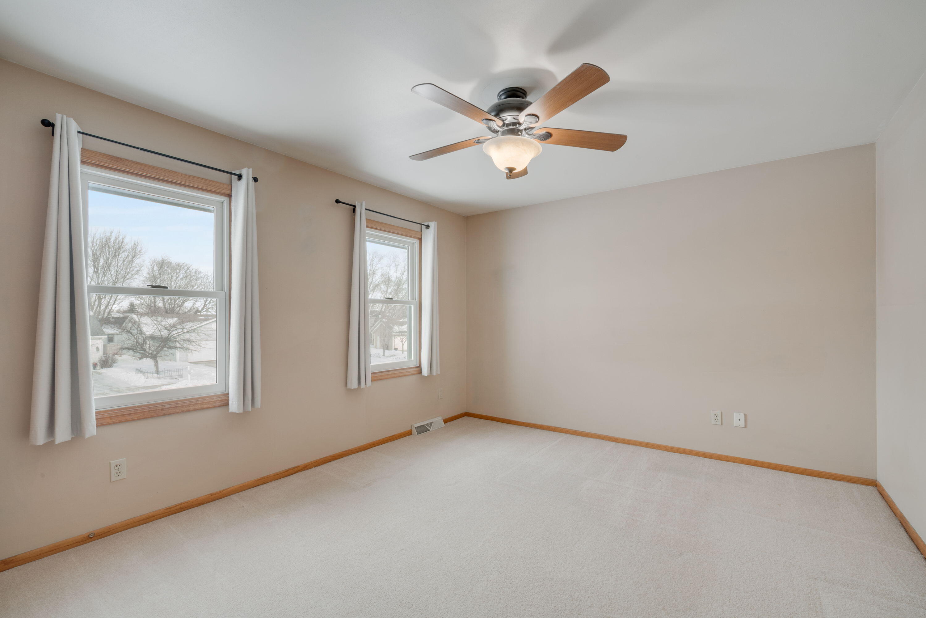 Saukville, Wisconsin, 53080, United States, 3 Bedrooms Bedrooms, ,4 BathroomsBathrooms,Residential,For Sale,2012591