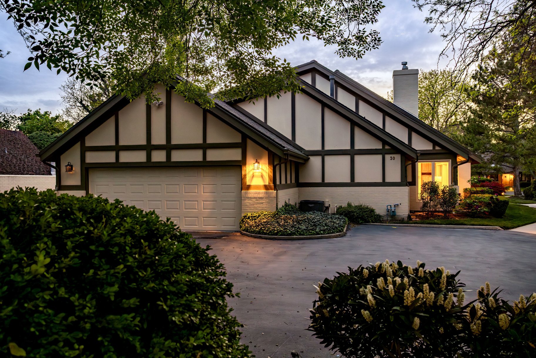  A Large Home in a Sought-After Private Community in East Millcreek - 物件實景