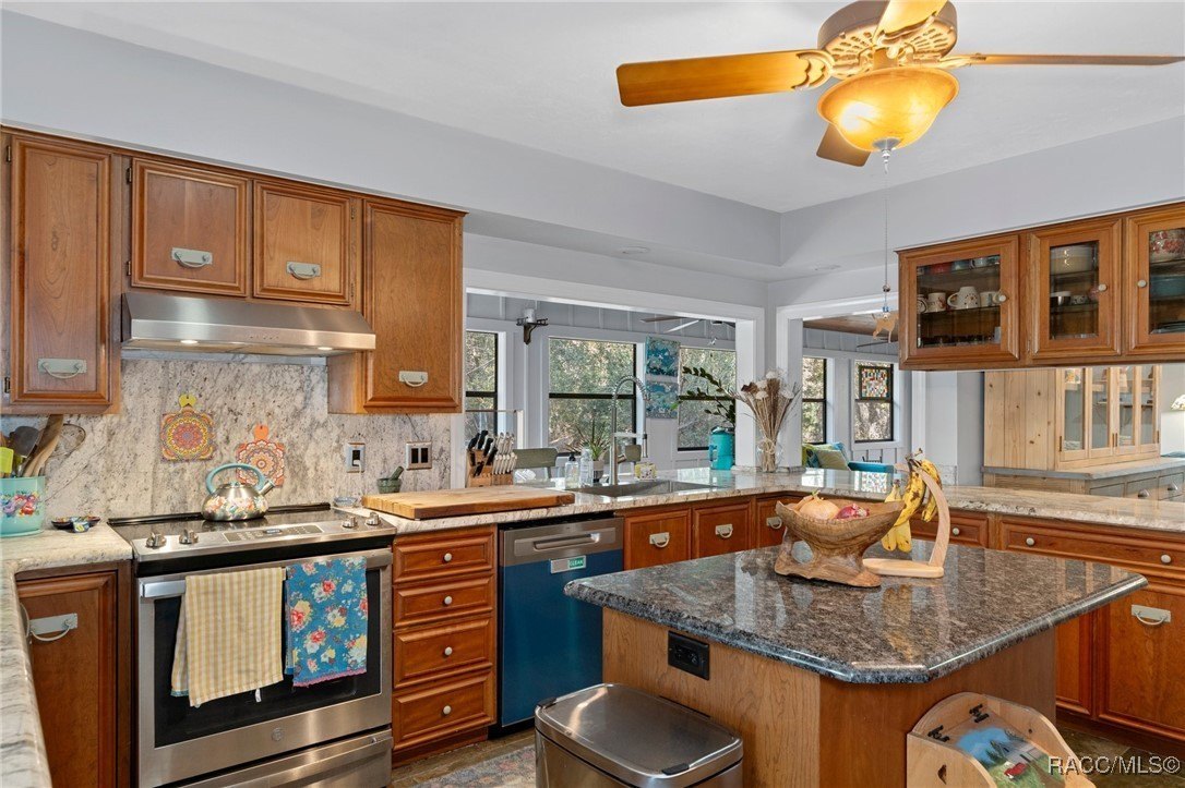 Brooksville, Florida, 34601, United States, 3 Bedrooms Bedrooms, ,2 BathroomsBathrooms,Residential,For Sale,1928747