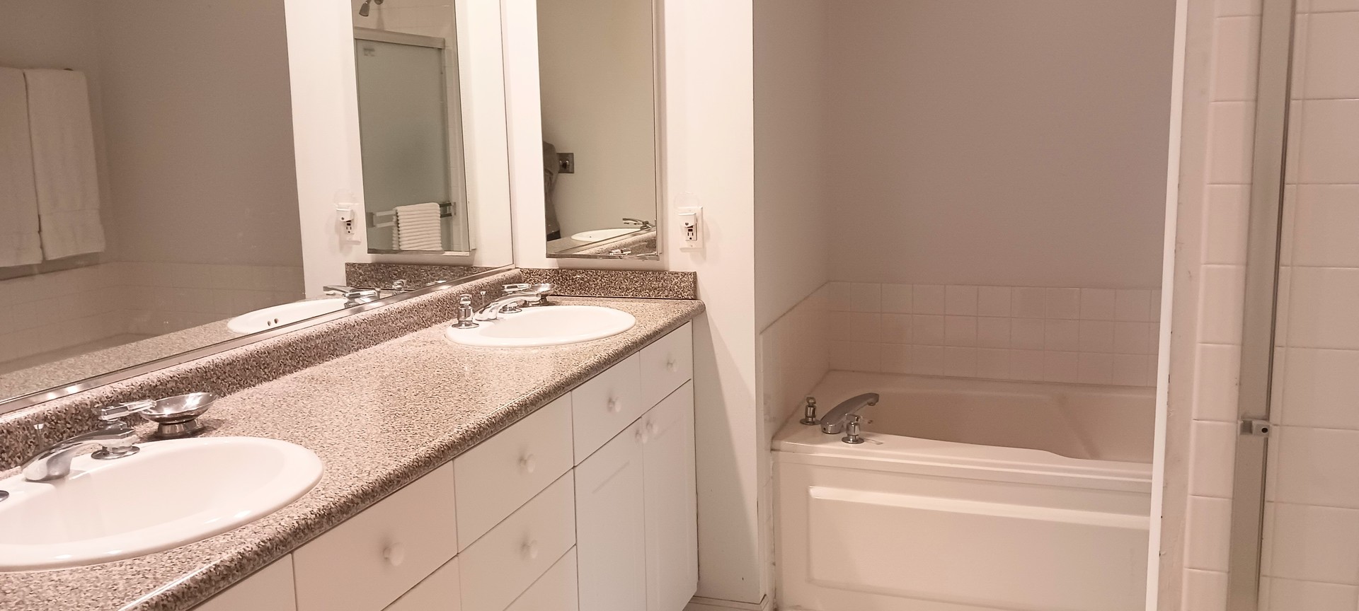 Chicago, Illinois, 60615, United States, 3 Bedrooms Bedrooms, ,3 BathroomsBathrooms,Residential,For Sale,2034443
