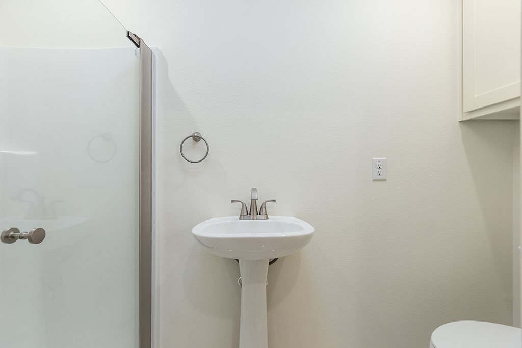 Lufkin, Texas, 75901, United States, 4 Bedrooms Bedrooms, ,5 BathroomsBathrooms,Residential,For Sale,1989881