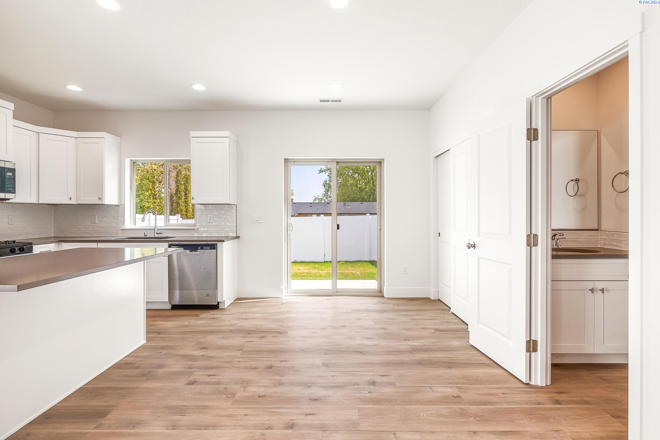 Kennewick, Washington, 99337, United States, 7 Bedrooms Bedrooms, ,Residential,For Sale,1793347