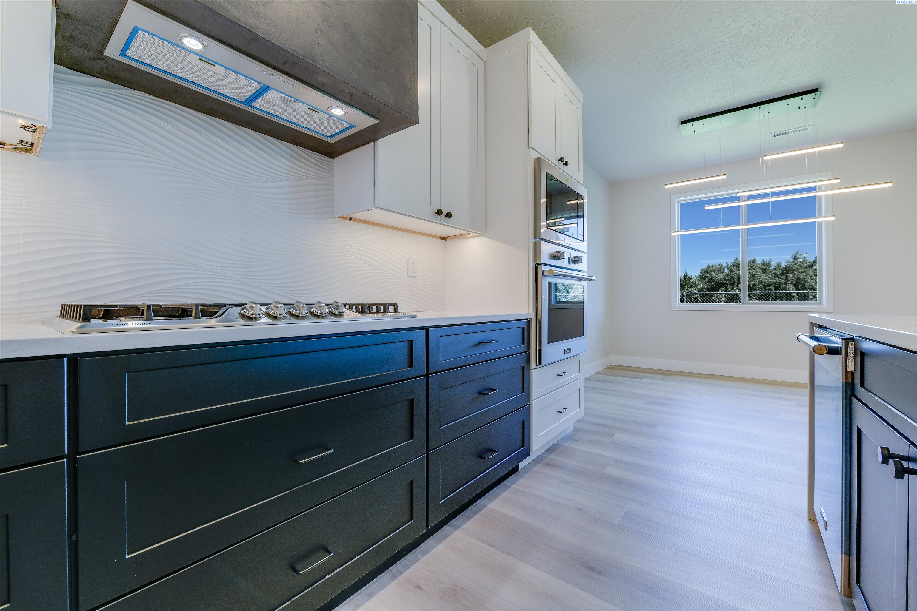 Richland, Washington, 99352, United States, 3 Bedrooms Bedrooms, ,2 BathroomsBathrooms,Residential,For Sale,1991133