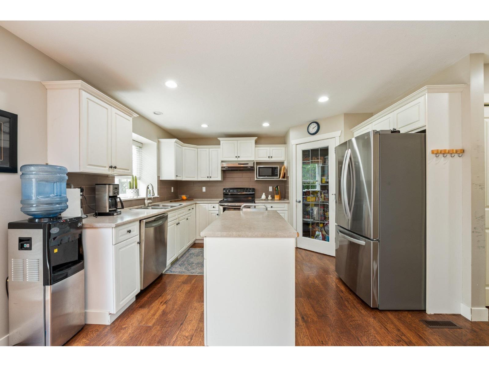LANGLEY, British Columbia, V3V 6A0, CA, 4 Bedrooms Bedrooms, ,4 BathroomsBathrooms,Residential,For Sale,1950645