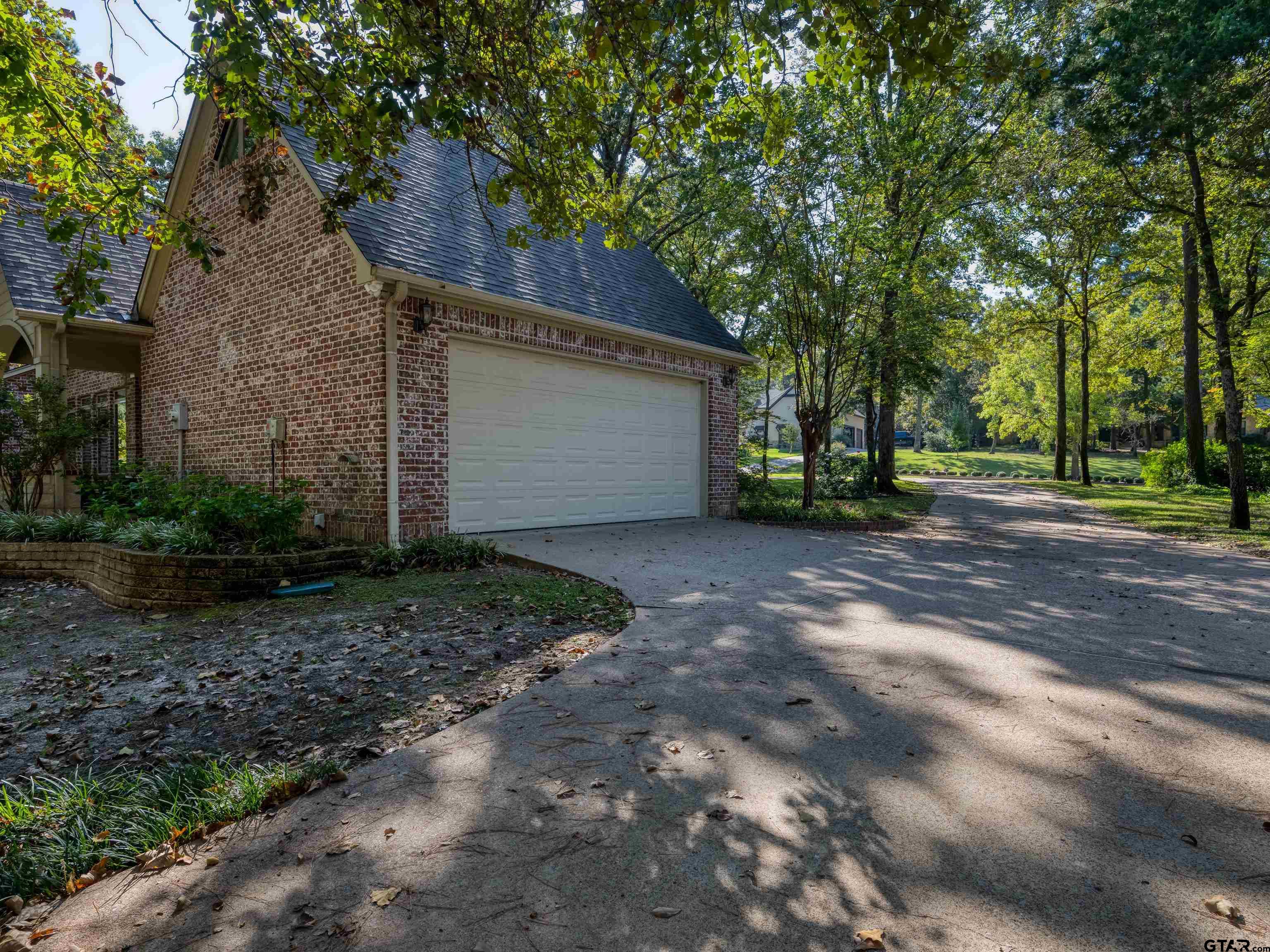 Tyler, Texas, 75703, United States, 4 Bedrooms Bedrooms, ,4 BathroomsBathrooms,Residential,For Sale,1970212