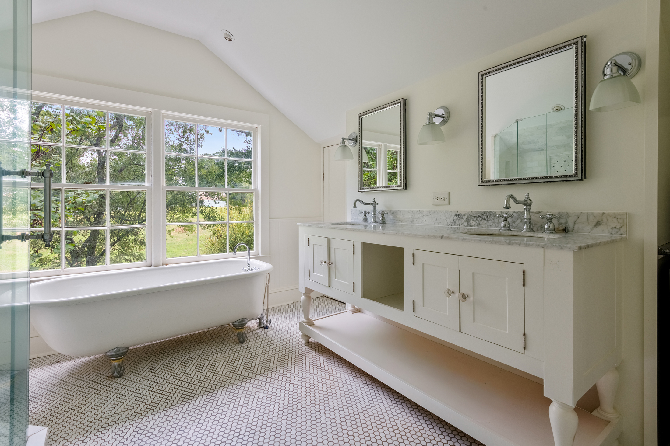  A Timeless Farmhouse Retreat on 7.3 Acres in Milton near Birmingham Crossroads - 物件實景