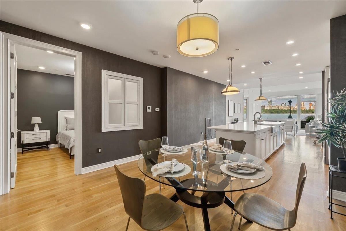 Edgewater, New Jersey, 07020, United States, 2 Bedrooms Bedrooms, ,2 BathroomsBathrooms,Residential,For Sale,1836744
