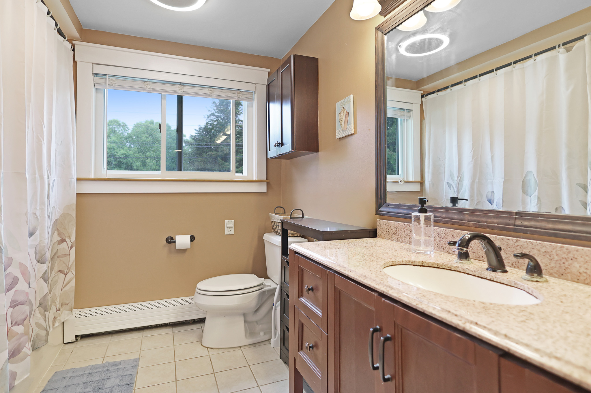 Haverhill, Massachusetts, 01830, United States, 3 Bedrooms Bedrooms, ,2 BathroomsBathrooms,Residential,For Sale,2048999