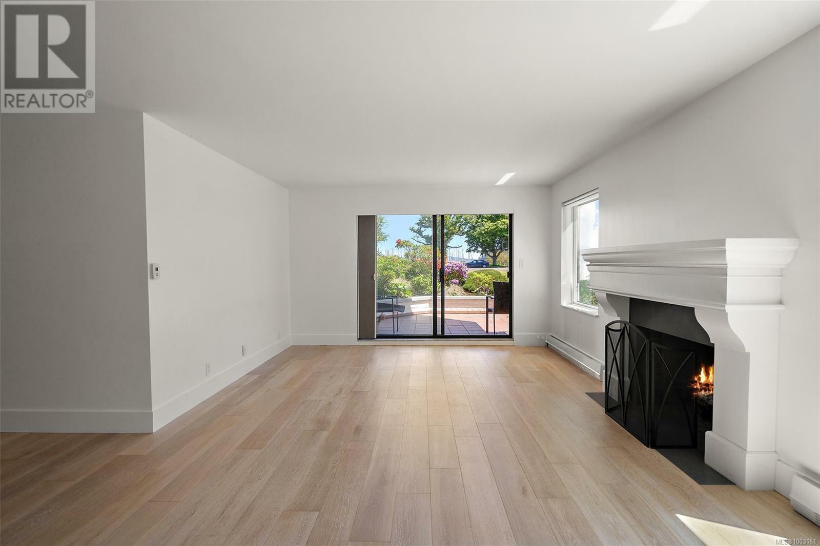 OAK BAY, British Columbia, V8S 2N6, CA, 2 Bedrooms Bedrooms, ,2 BathroomsBathrooms,Residential,For Sale,1874610