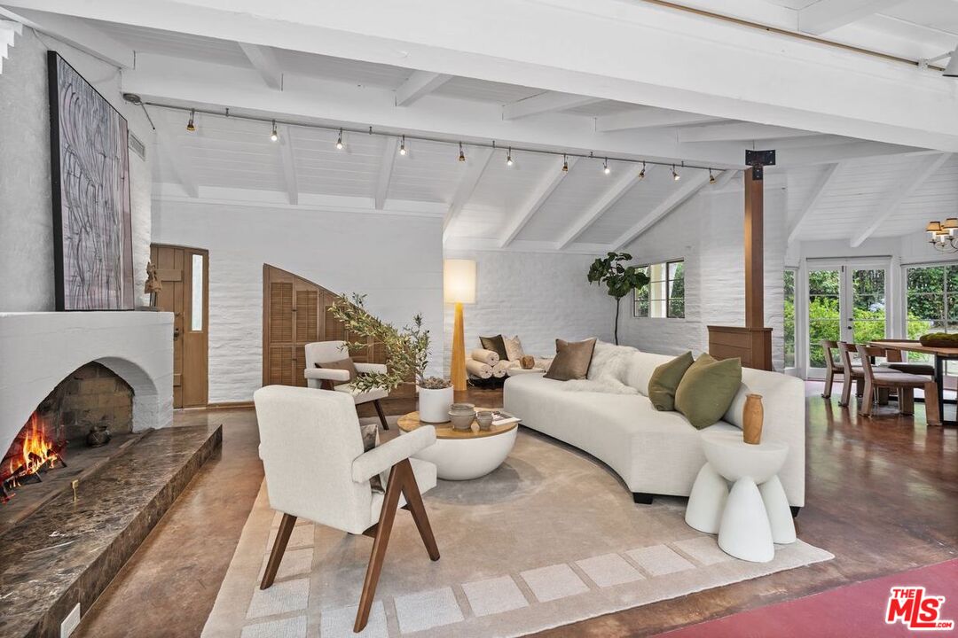 Los Angeles, California, 90049, United States, 4 Bedrooms Bedrooms, ,4 BathroomsBathrooms,Residential,For Sale,1901506