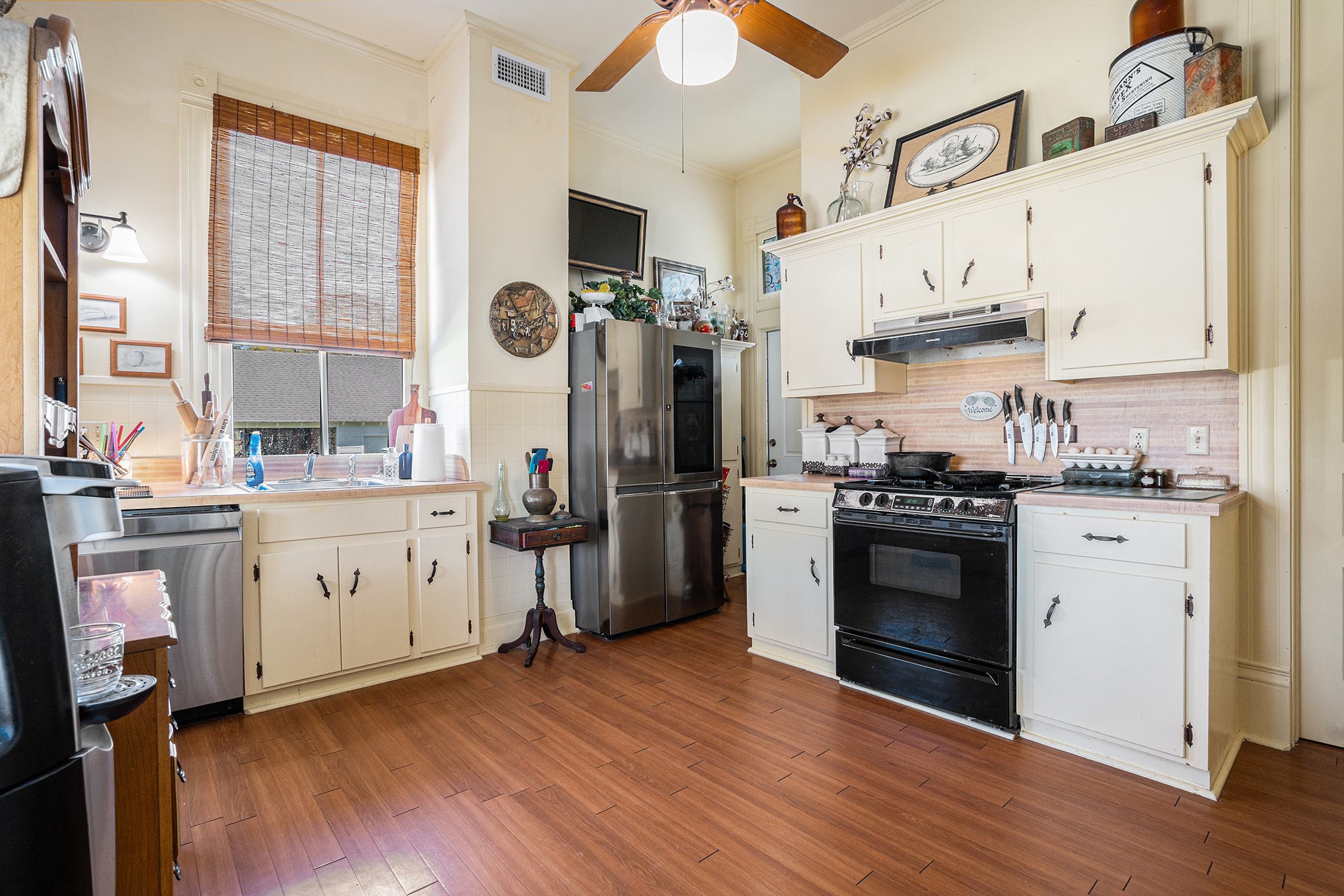 Anahuac, Texas, 77514, United States, 3 Bedrooms Bedrooms, ,2 BathroomsBathrooms,Residential,For Sale,1908288