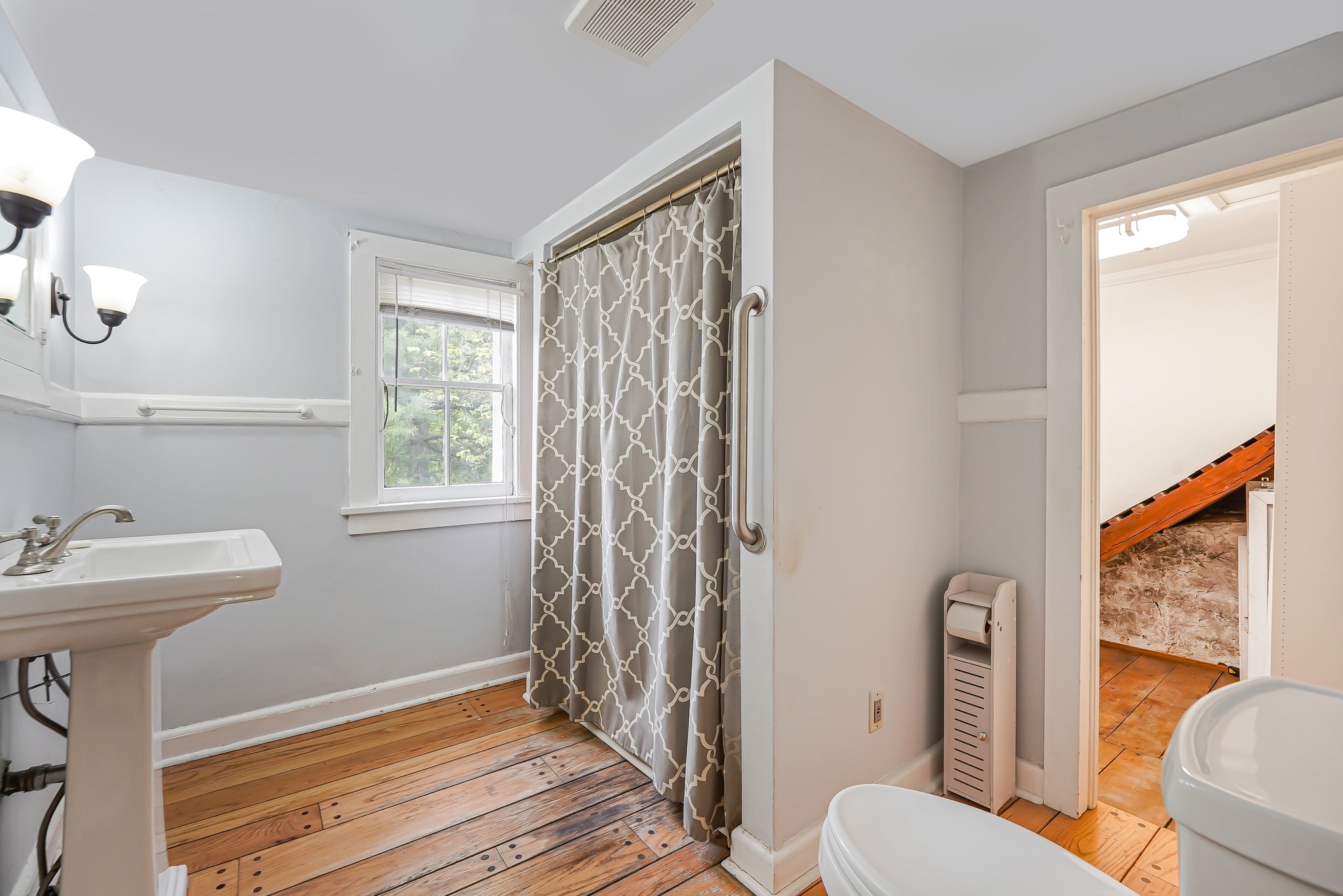 Montville Twp, New Jersey, 07058, United States, 3 Bedrooms Bedrooms, ,2 BathroomsBathrooms,Residential,For Sale,1879180
