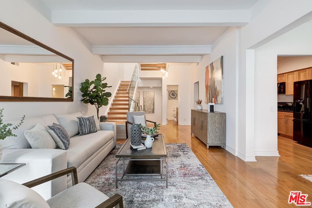 Pacific Palisades, California, 90272, United States, 3 Bedrooms Bedrooms, ,4 BathroomsBathrooms,Residential,For Sale,1993349