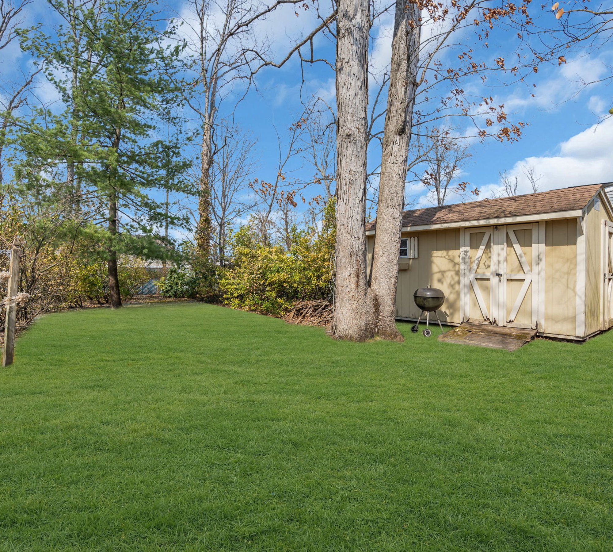  Sun-filled Home in Fairview Estates - 物件實景