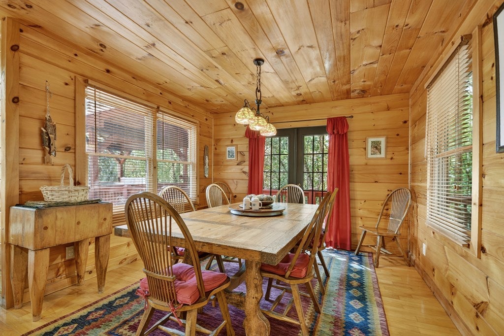 Blue Ridge, Georgia, 30513, United States, 3 Bedrooms Bedrooms, ,3 BathroomsBathrooms,Residential,For Sale,1965953