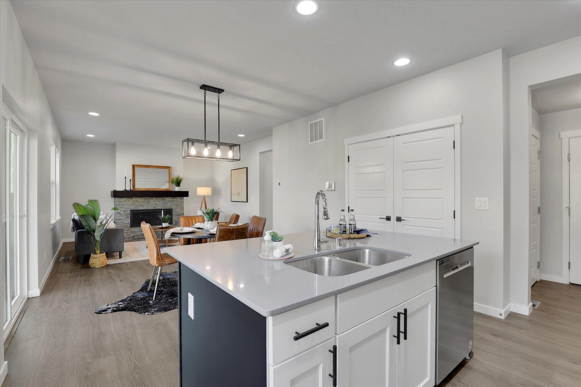 Liberty Lake, Washington, 99019, United States, 3 Bedrooms Bedrooms, ,3 BathroomsBathrooms,Residential,For Sale,1950733