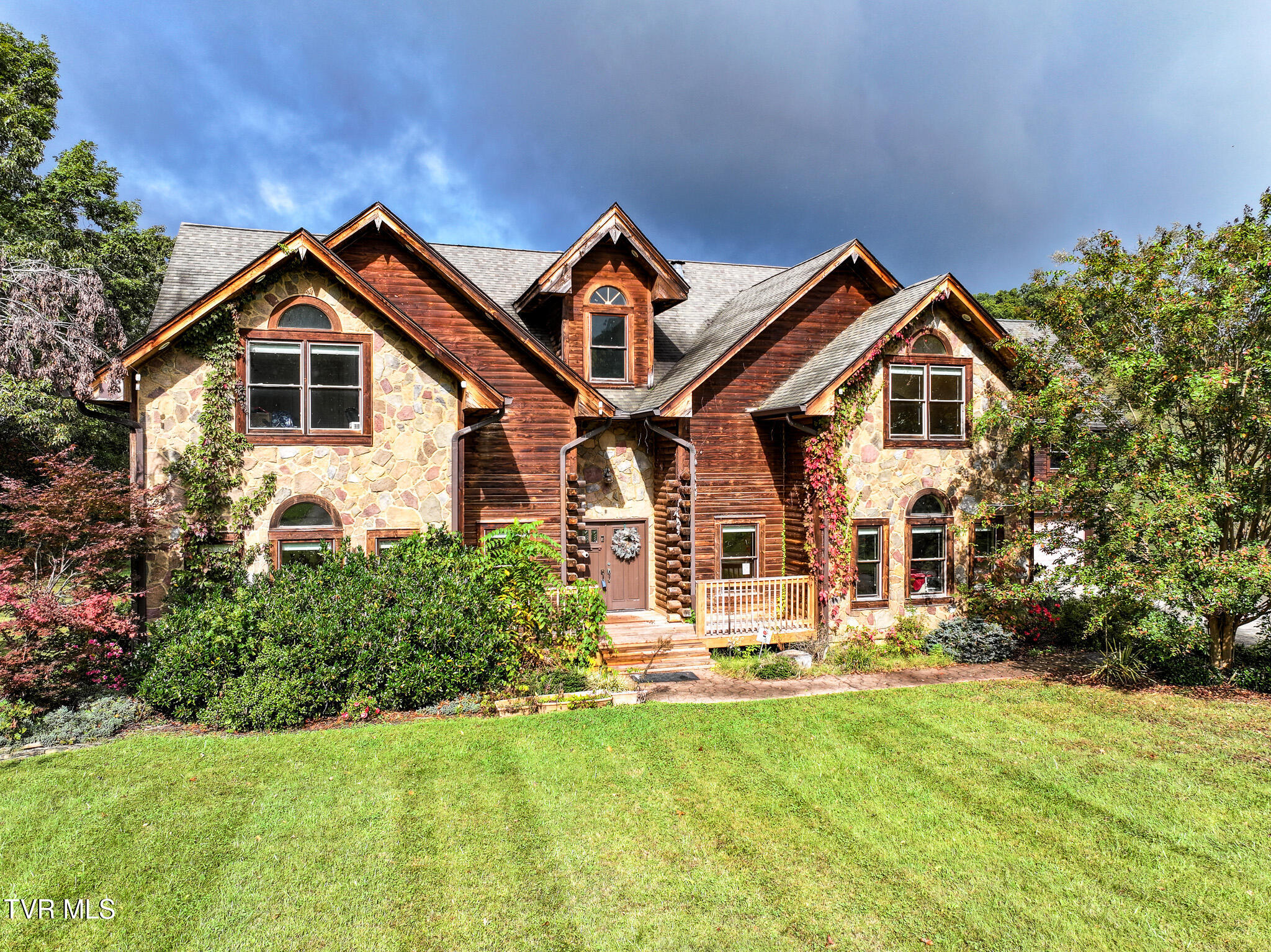 Greeneville, Tennessee, 37745, United States, 5 Bedrooms Bedrooms, ,4 BathroomsBathrooms,Residential,For Sale,1981962