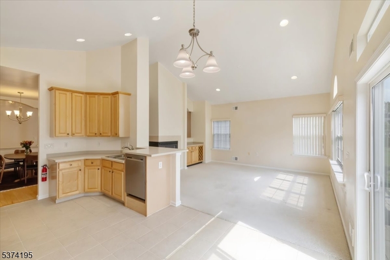Franklin Twp., New Jersey, 08873, United States, 3 Bedrooms Bedrooms, ,2 BathroomsBathrooms,Residential,For Sale,1908431