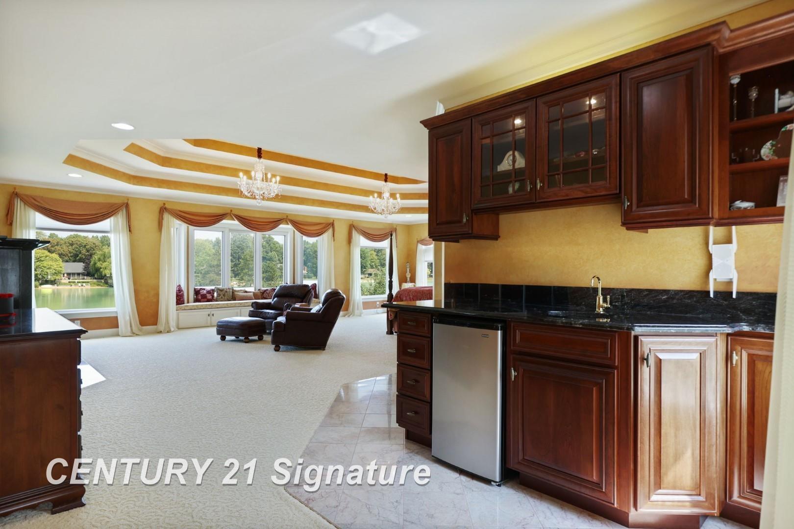 Saginaw, Michigan, 48609, United States, 4 Bedrooms Bedrooms, ,7 BathroomsBathrooms,Residential,For Sale,1980528