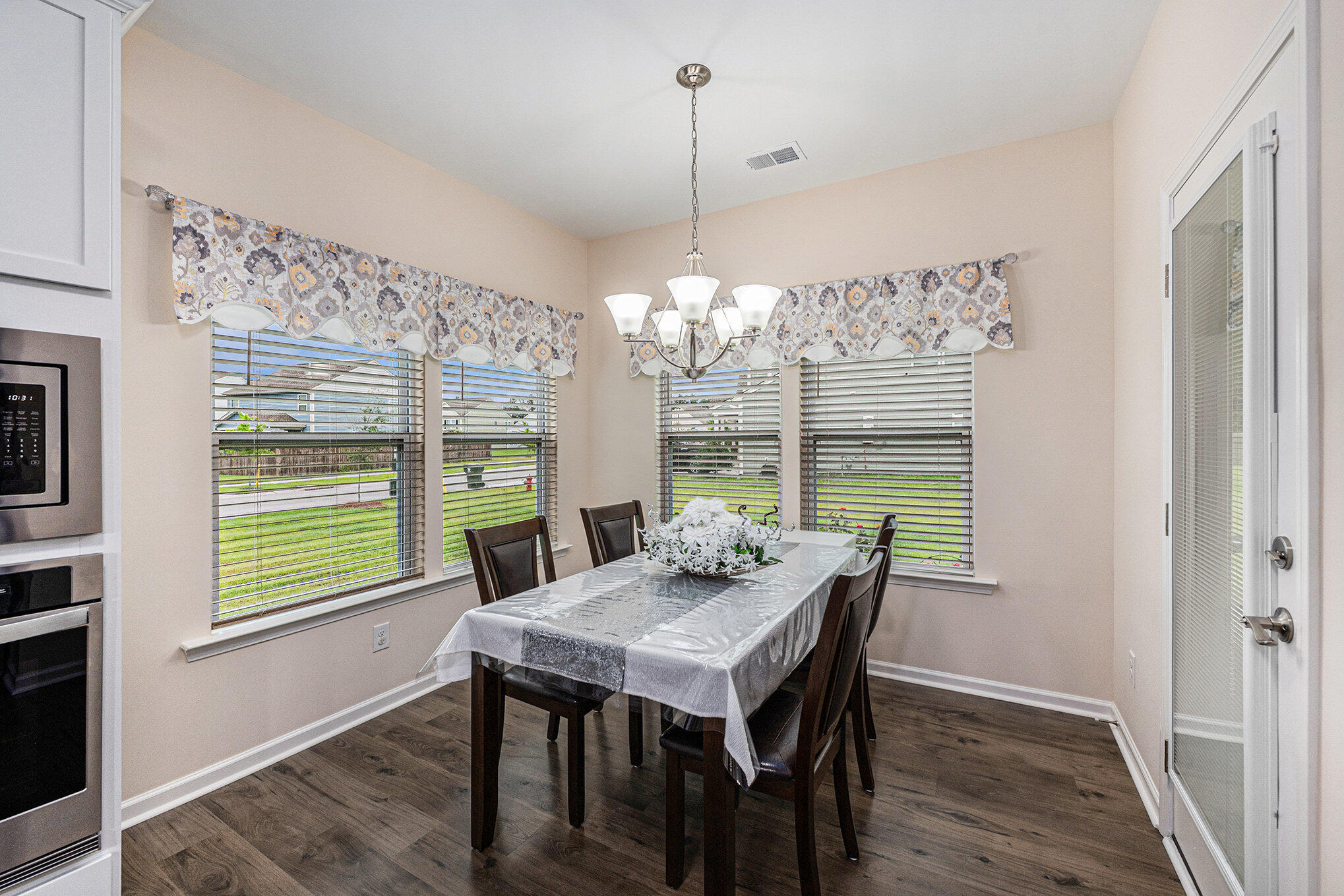 Summerville, South Carolina, 29486, United States, 4 Bedrooms Bedrooms, ,3 BathroomsBathrooms,Residential,For Sale,1882681