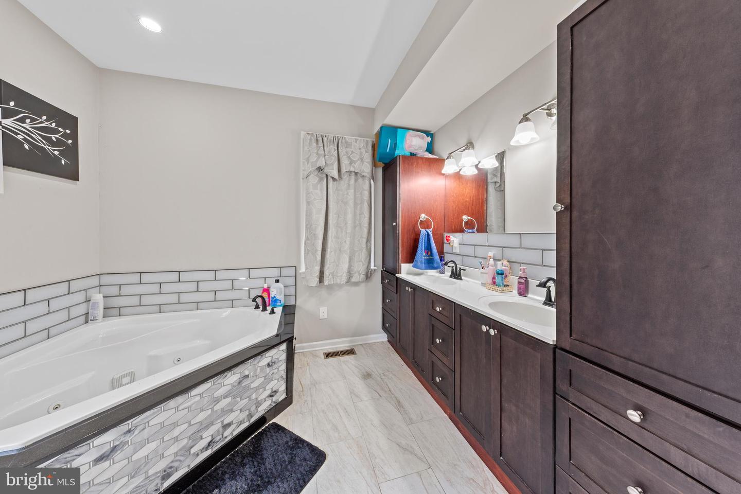 Salisbury, Maryland, 21801, United States, 8 Bedrooms Bedrooms, ,4 BathroomsBathrooms,Residential,For Sale,1857106