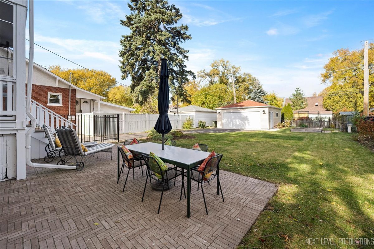 Riverside, Illinois, 60546, United States, 3 Bedrooms Bedrooms, ,3 BathroomsBathrooms,Residential,For Sale,1988558