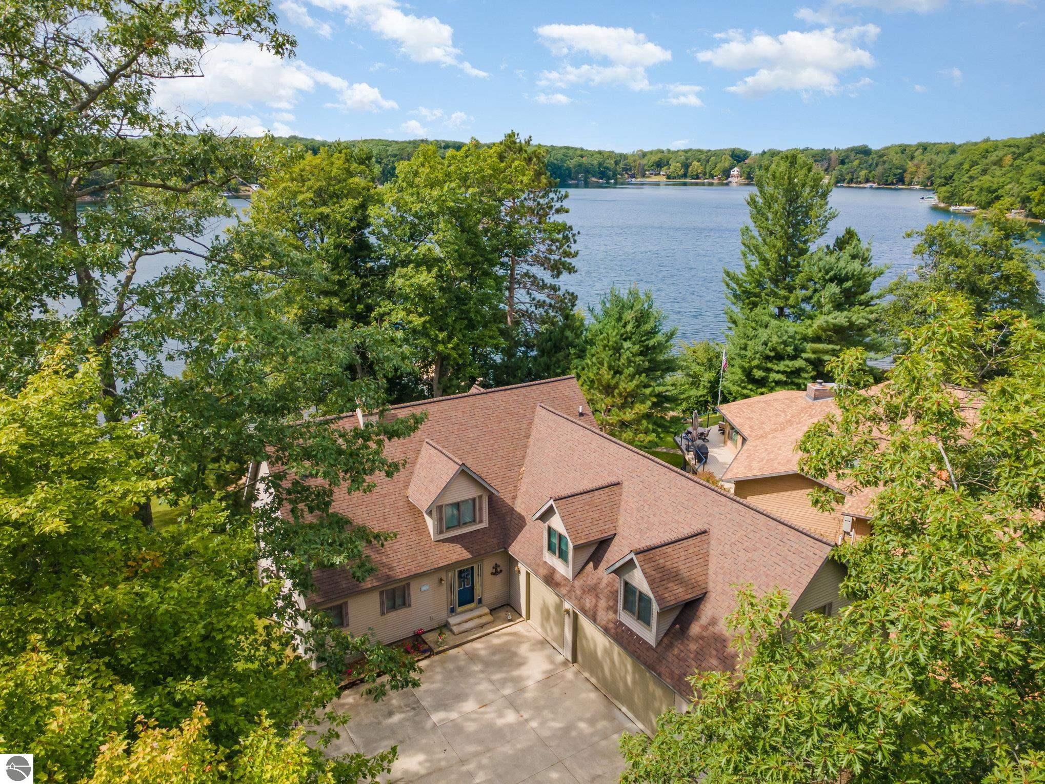 Harrison, Michigan, 48625, United States, 5 Bedrooms Bedrooms, ,4 BathroomsBathrooms,Residential,For Sale,1916275