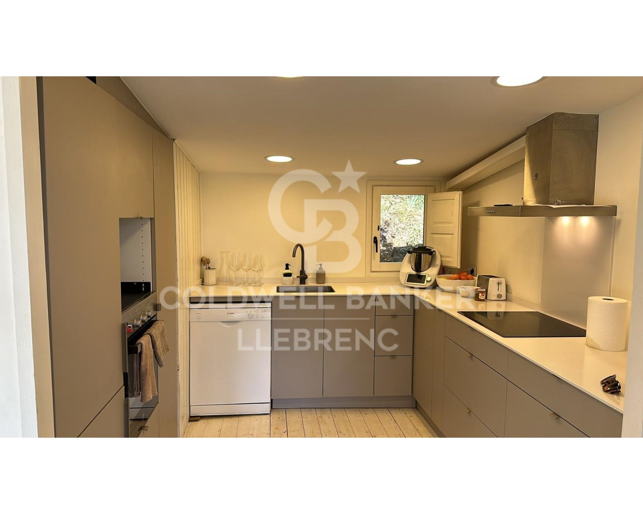 Barcelona, Catalonia, ES, 4 Bedrooms Bedrooms, ,1 BathroomBathrooms,Residential,For Sale,1988279